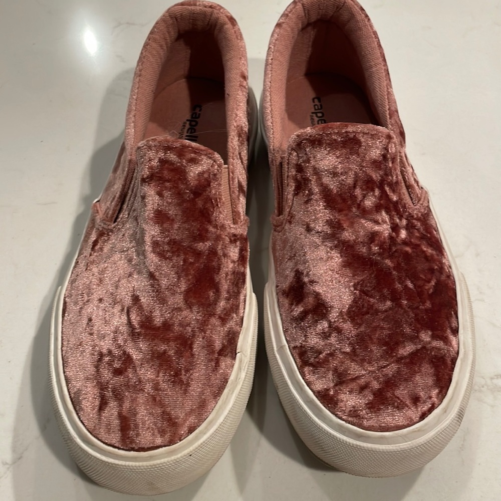 Like New Pink Crushed Velvet Slip Ons Size 3 Capelli NY